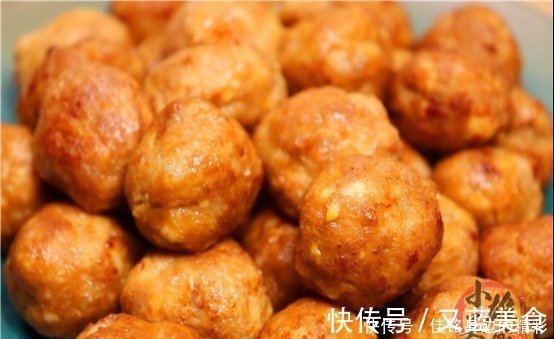 炸丸子有人放淀粉,有人放面粉,都错了!教你正确的做法,太香了