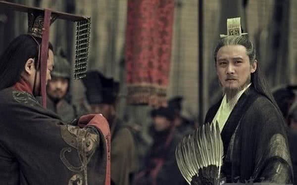 藤甲兵|诸葛亮火烧30万曹军拍手称快,为何烧了3万藤甲兵,却说:必损阳寿?