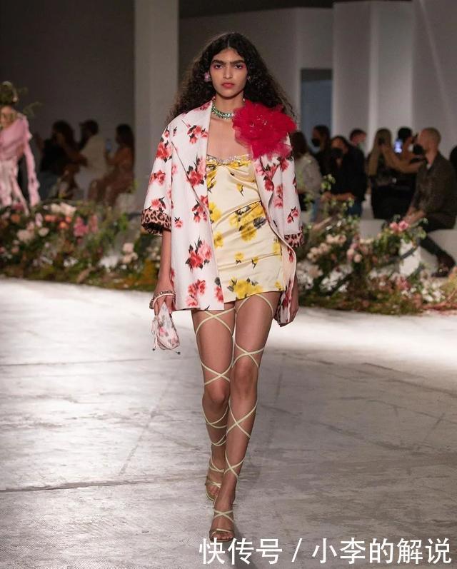 米兰时装周线下T台回归,Blumarine2021春夏系列演绎浪漫时装盛宴