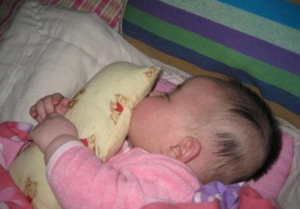 宝妈|和宝宝在一起睡觉,常常会出现这几种尴尬的现象,你遇到过吗