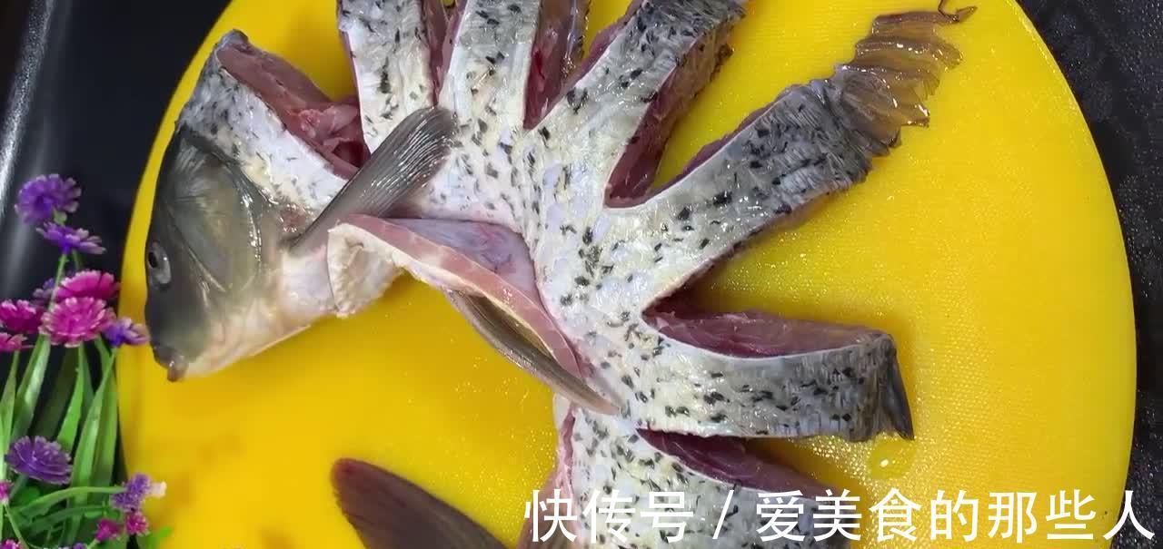 家常版酱焖鲤鱼的做法,鲜嫩味美酱香入味,一道超级美味的下饭菜