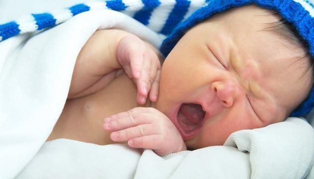 家长|宝宝睡觉总喜欢摇头,是睡眠浅还是缺钙所致?背后原因家长要明白