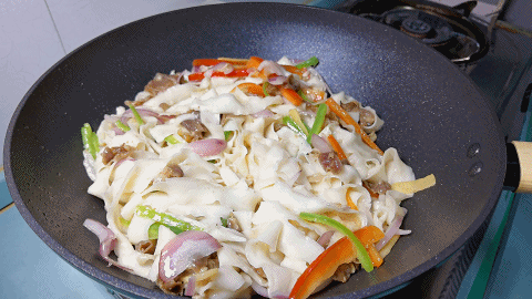  面馆|羊肉炒面的正确做法，面条劲道好吃，不坨也不粘，比面馆还好吃