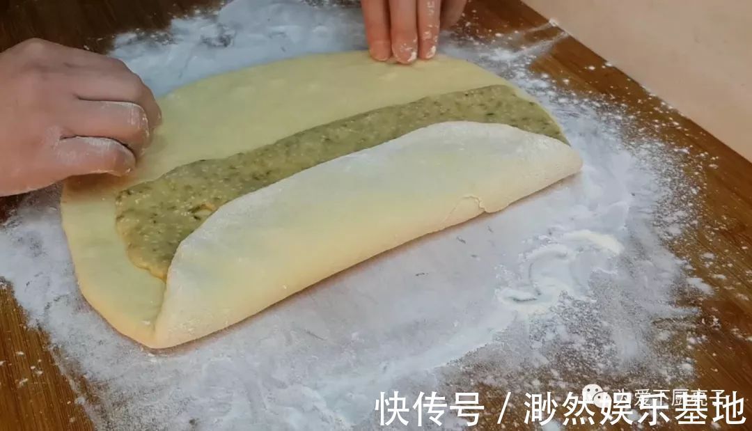 以后面粉就这么做,加2个鸡蛋,不烙饼不蒸馍,香甜酥脆上桌秒光