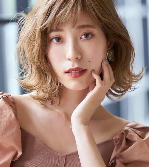 奶茶米棕or鲜艳橙红，给春天点颜色看看