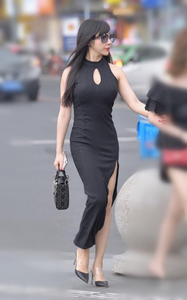 街拍|街拍：气质优雅的高冷美女，一举一动都散发迷人的魅力