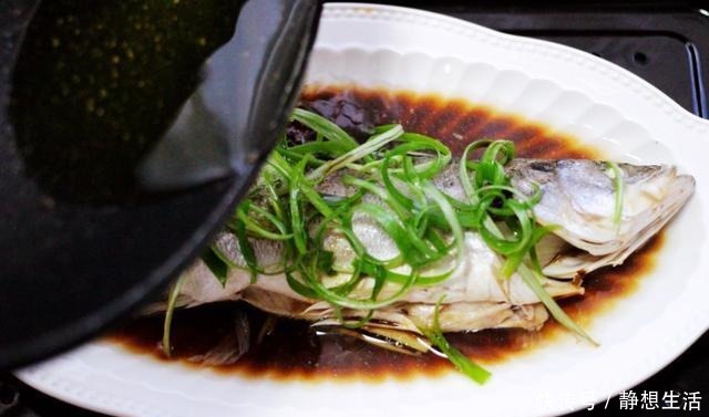 鱼不论怎么蒸都发腥牢记这2点,不腥肉嫩还很鲜