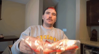 大鱼大肉|国外博主挑战“14天只吃鸡胸肉”,半个月后看到身材变化我傻眼了……