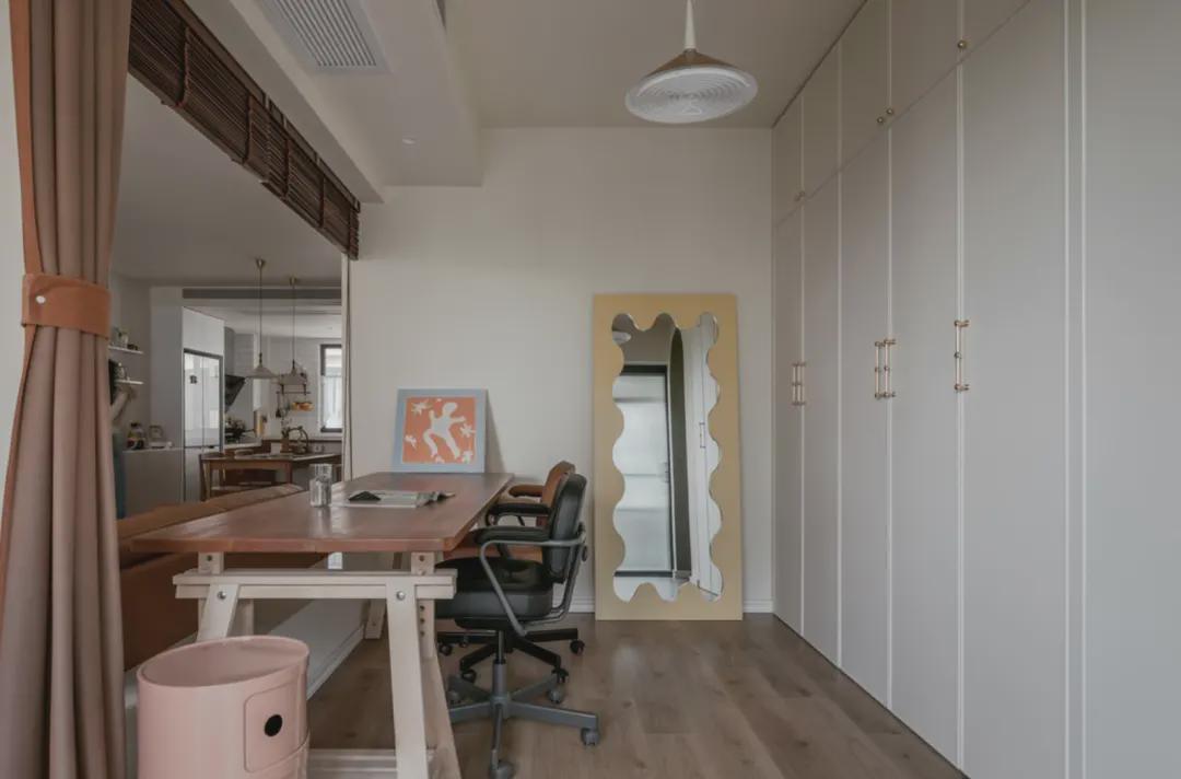 客厅|家里收纳位置少,建议墙体做错位处理,完工后既实用又显气质