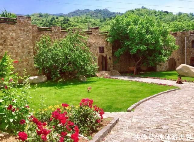 北京周边的皇家葡萄园，蕴藏着深厚的历史文化，外形如欧式古堡