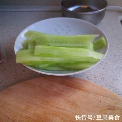 黄瓜|#不容错过的鲜美滋味#培根芝士手抓饼