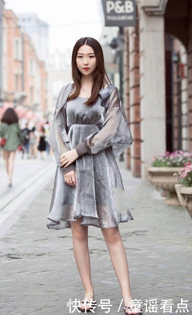 街拍：清凉打扮的美女，丰腴有致,比你想象中的时髦！