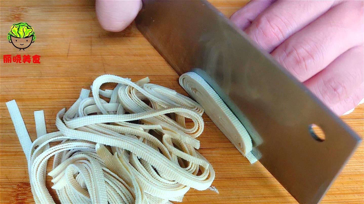 豆腐皮别炒菜了，教你好吃做法，我家一周吃5次，真的是太解馋了