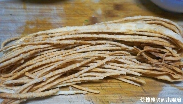 韭菜和它是绝配,不出汤,味更鲜,比韭菜鸡蛋的好吃,还不用活面