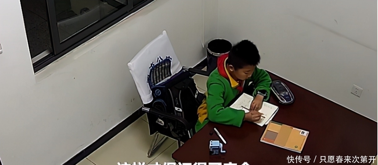 孩子|萌娃大摇大摆上门“蹭吃”火了,双手插兜表情贼逗:婶,我又来了