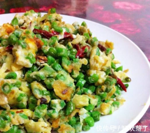 女性到中年，坚持吃3种食物，延缓衰老，排毒瘦身，早吃早受益