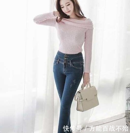 展现|女神穿搭:甜美百搭的牛仔裤美女,展现自然匀称美!