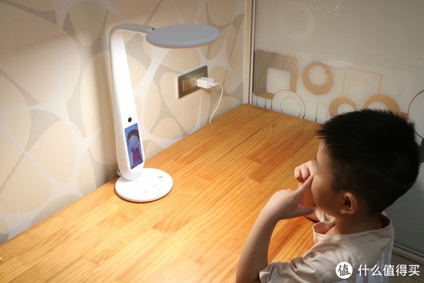 写作业|智慧家居生活 篇四十三:连台灯都这么内卷了吗?没错,它有多卷孩子就有多爱