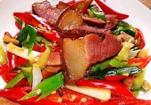 土家腊肉，蒸炒煎炖，样样美味，一年四季，吃得开心开怀