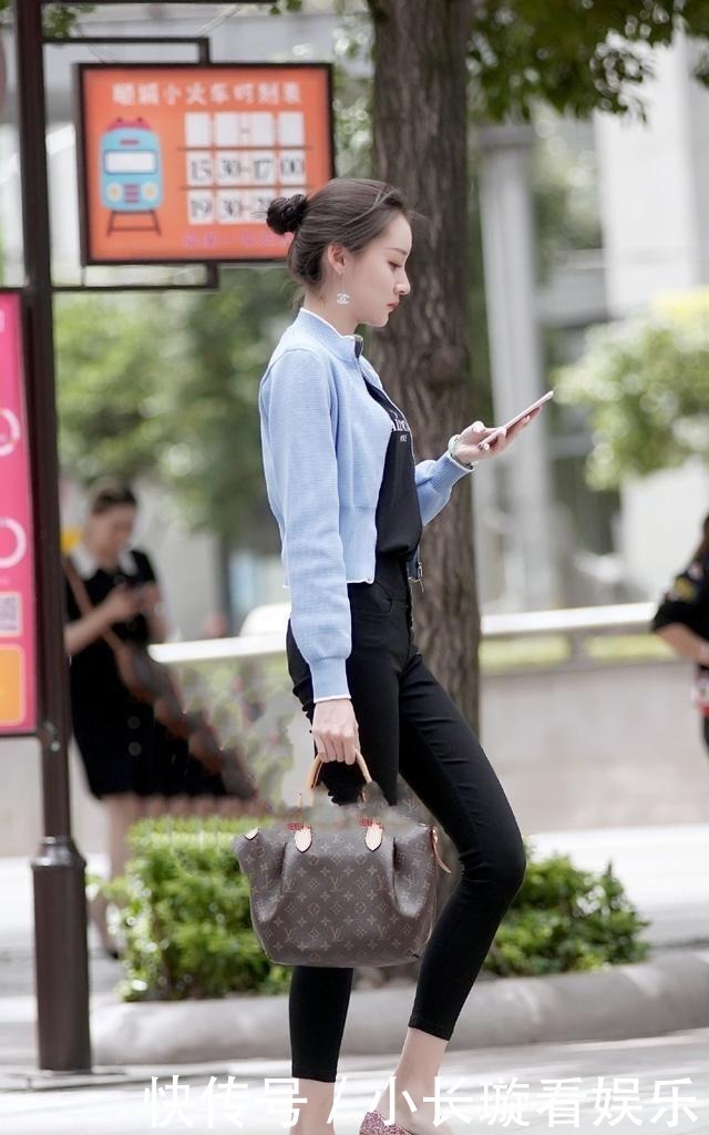 夹克|灰色夹克外套，搭配紧身裤，简单自然大气时尚