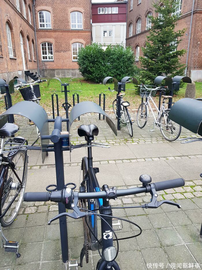 手机充电|网友晒出38个很贴心的生活物品,这些设计师都有一颗产品经理的心,太有爱了