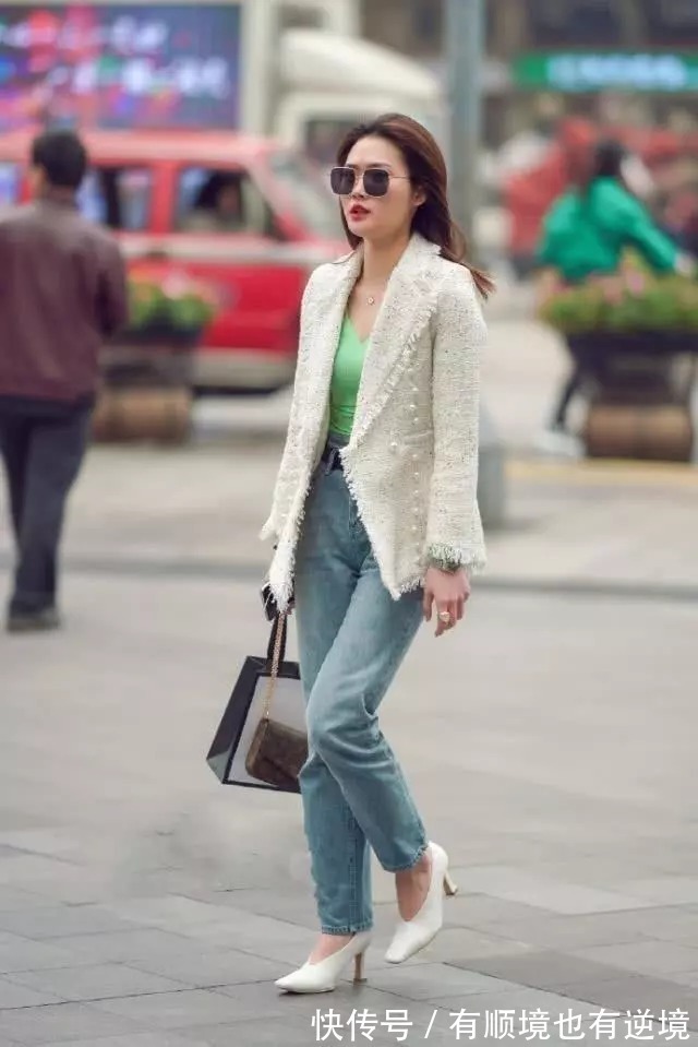 牛仔装|牛仔裤轻松穿出应有的气质美,能为你带来意气风发的感觉