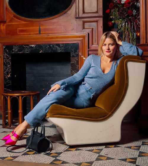 40岁的微胖女人怎么穿？衣服领口要大而且要有高级感，显瘦又时尚