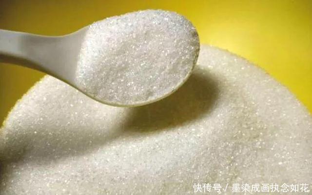 吴大姐养文竹,30天浇点水溶液,嗖嗖冒笋芽,翠绿旺盛