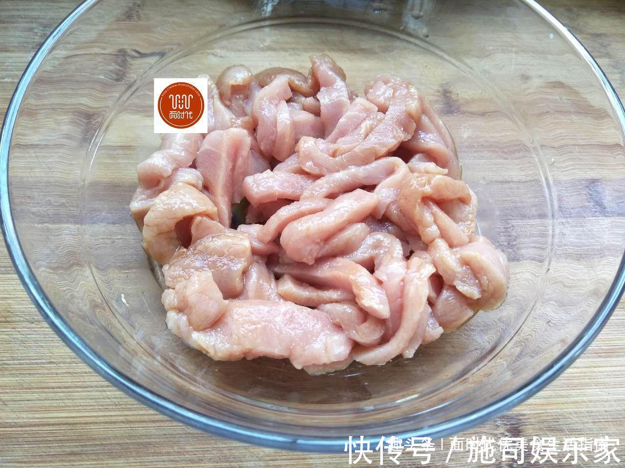 正宗糖醋里脊做法，外焦里嫩，酸甜可口，掌握这个步骤堪比大厨