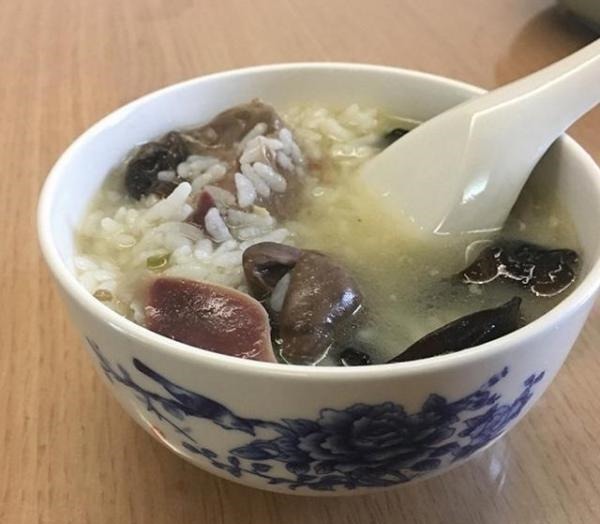 肠胃|3岁女童呕吐不止,紧急送医,医生忠告:这些食物孩子一口也别吃