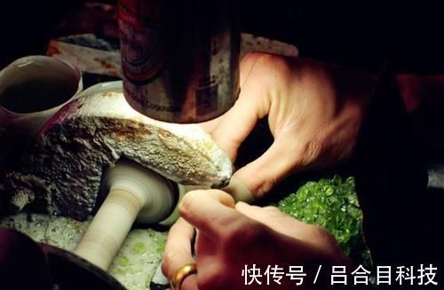 绿宝石|我国最大的绿宝石矿,原石遍地都是,随便你搬你都搬不完
