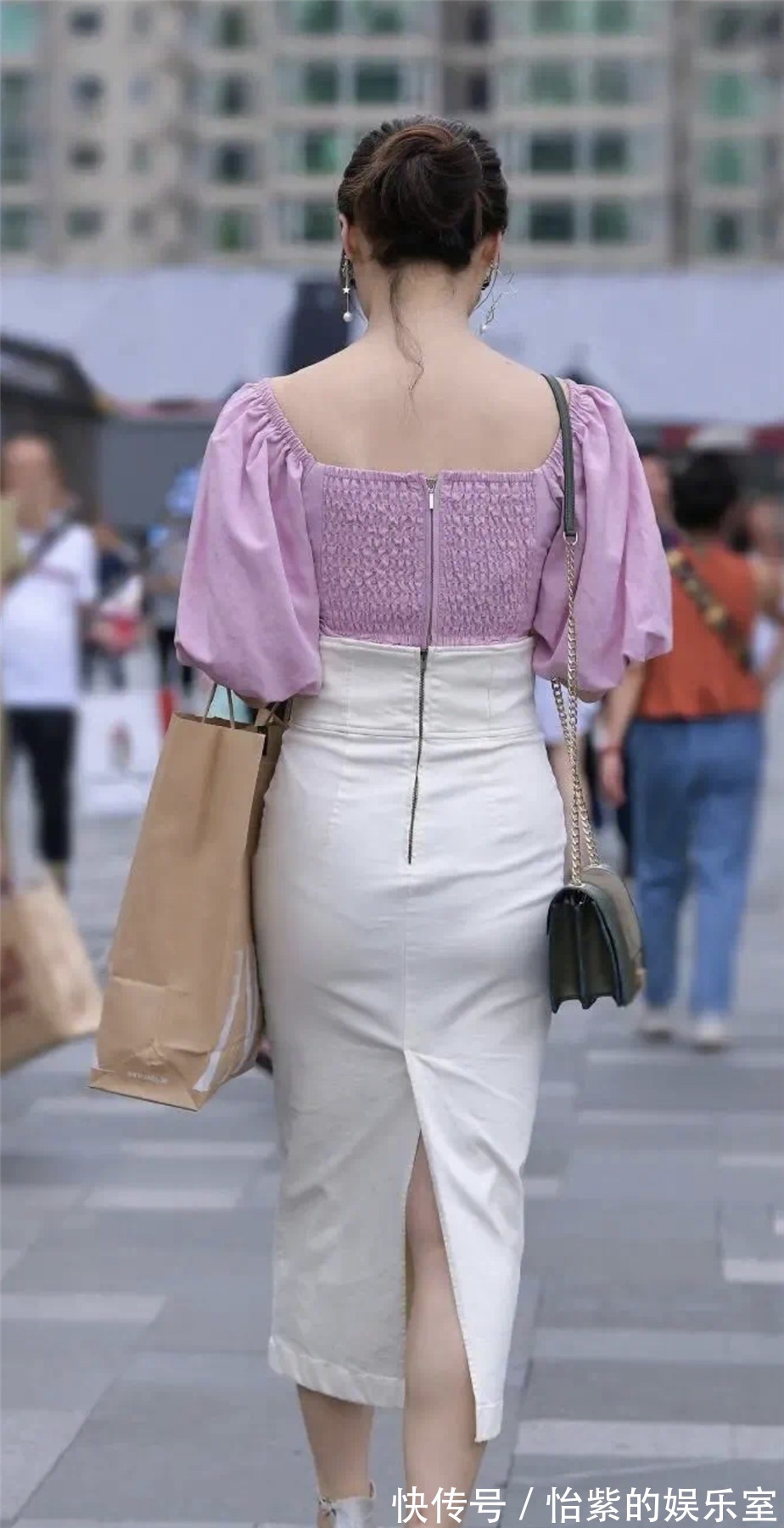 半身裙|粉色V领泡泡袖上衣搭配半身裙,曲线好迷人,时尚又大方