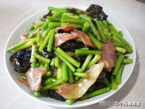 味道|炒木耳时，“噼啪炸锅”真吓人！多加这1步，既不炸锅味道更好！