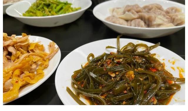河南人|小岳岳又晒晚餐了，饺子如约而至，6万多人点赞，这饭菜很接地气