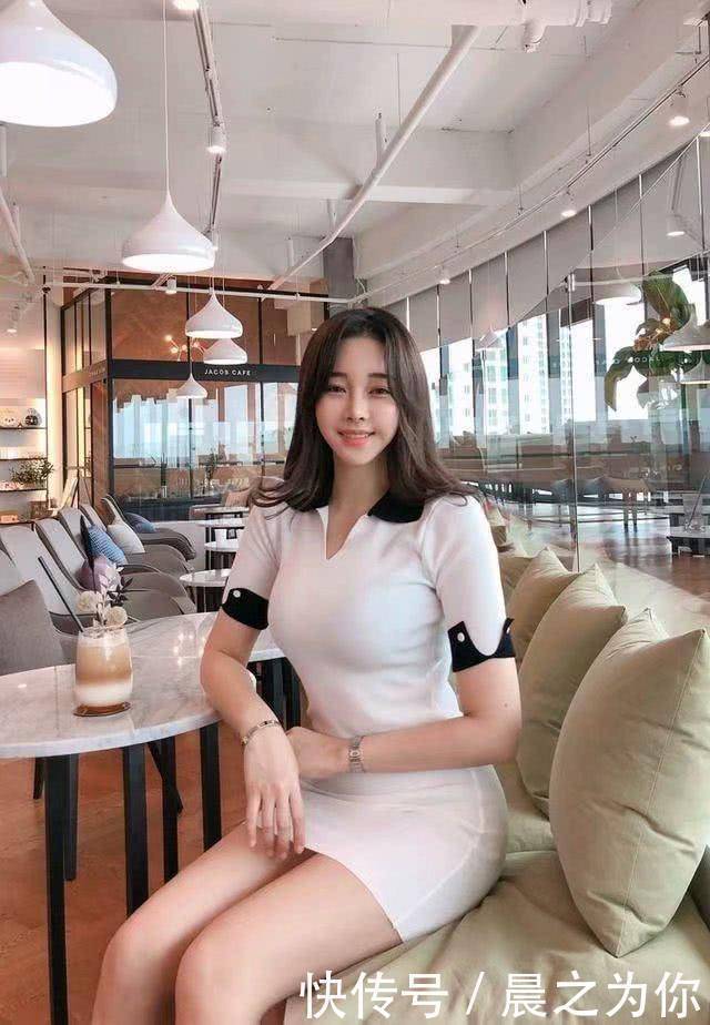 街拍性感大胆明艳的小姐姐,清新美丽又时尚前卫