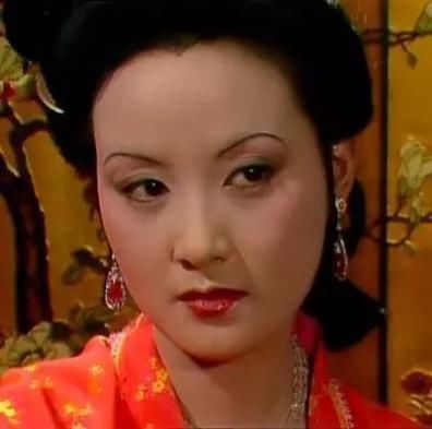 贾母$林黛玉和薛宝钗都想嫁给贾宝玉，王熙凤支持谁？1颗珍珠里有答案