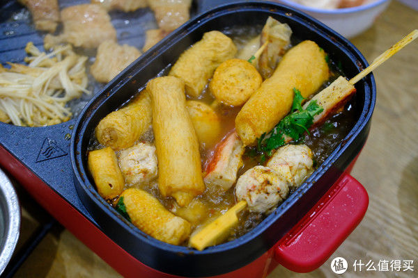 电火锅|九阳不粘涮烤一体机测评：1400W分区独立控温，品牌联名一定贵？