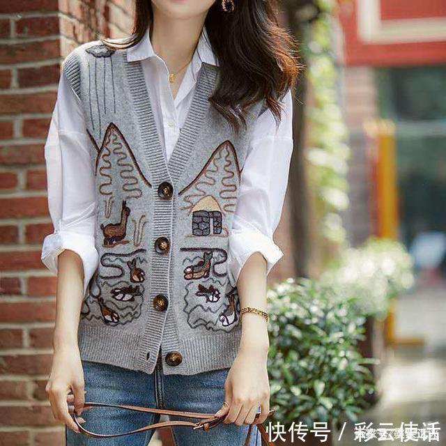 今年流行这“早秋马甲”，显瘦洋气，连背影都美爆了，太美了