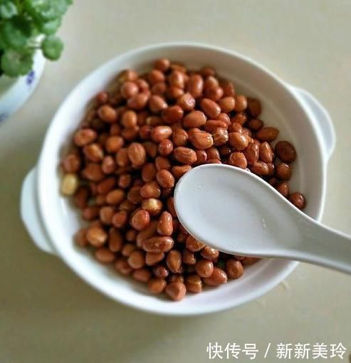 大伯|做油炸花生米,直接炸是大错!学会5技巧,又香又脆,放凉不回软