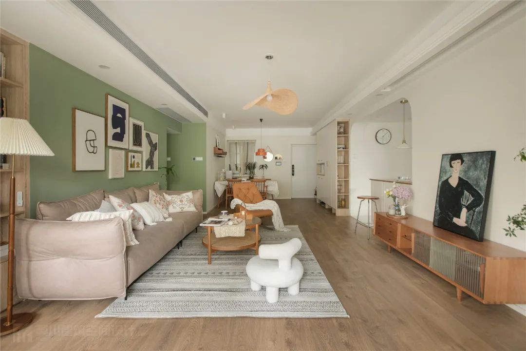 布置|135㎡现代简约,温馨舒适的空间,加上草绿色的点缀,文艺舒适