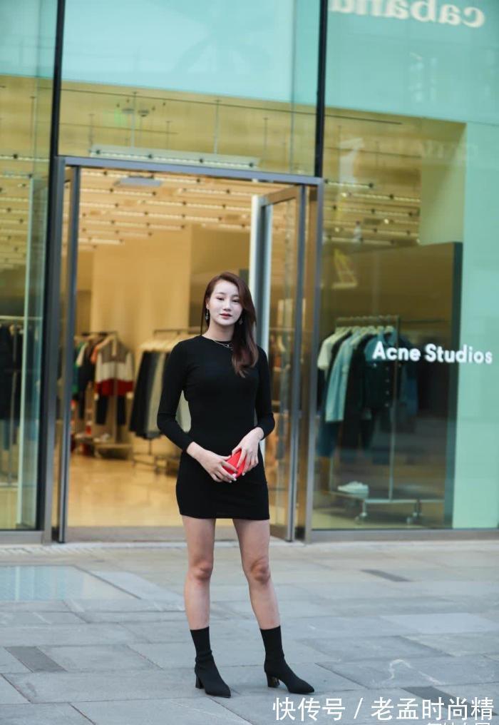 曲线 紧身裙展现完美曲线,这身材太好了