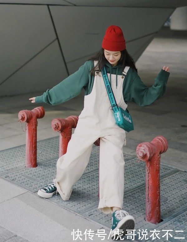 谁说背带裤太“幼稚”？只要搭配得好，轻轻松松穿出少女感