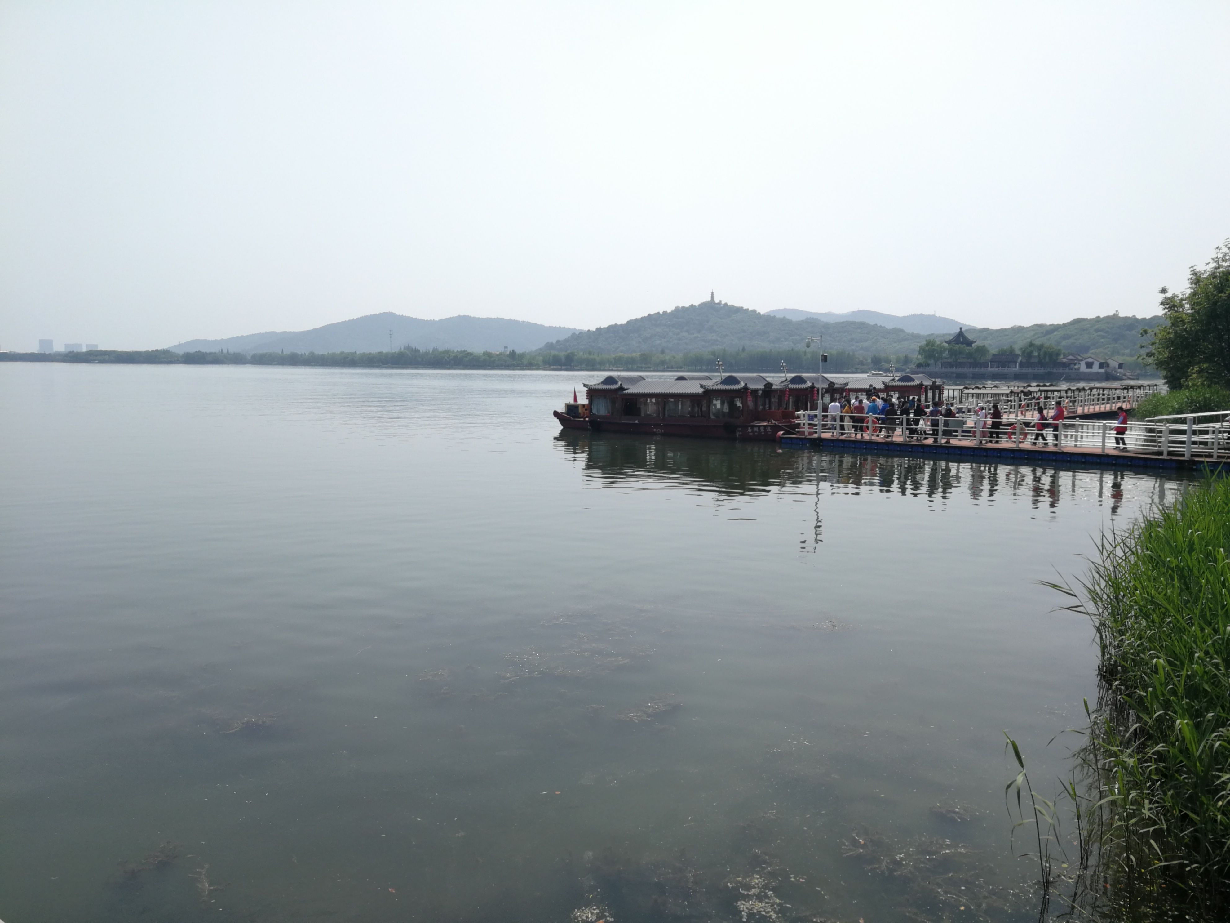 踏上观湖路的拱桥，终于成为别人眼中的风景