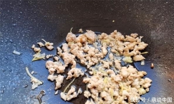 午餐|给老婆用茄子和白菜做的午餐便当,茄子不用过油,味道又香又好吃