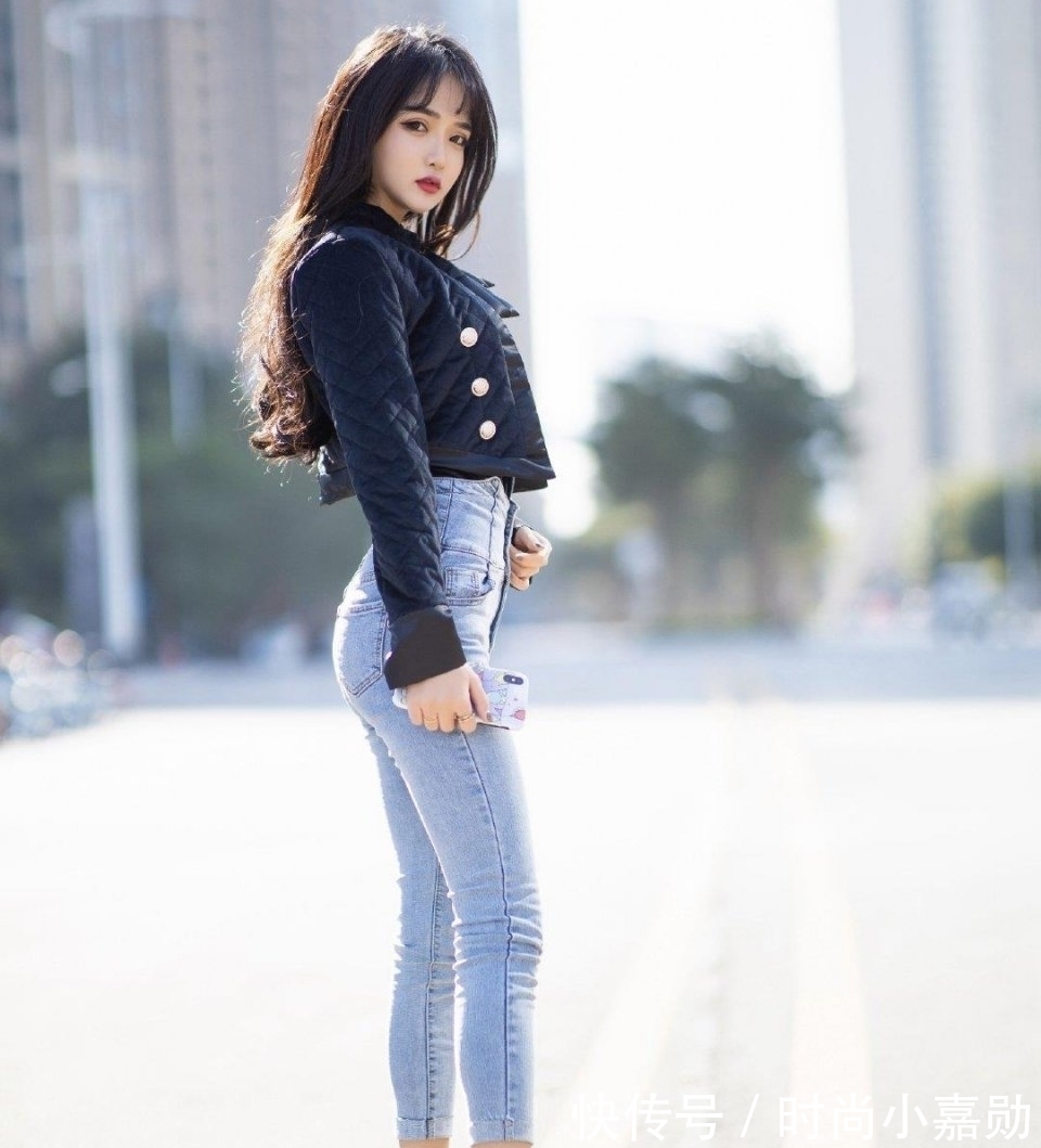 p图 竹竿腿牛仔裤就够了,p图有点过分了,脚脖半米长