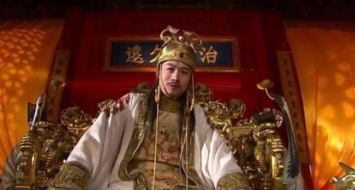 三跪九叩|为何顺治在崇祯陵墓前大哭，康熙6次为朱元璋扫墓，还三跪九叩？