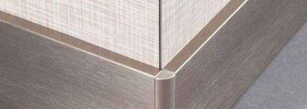 实用|越来越多人家里不装踢脚线了,他们都装这种代替,美观又实用