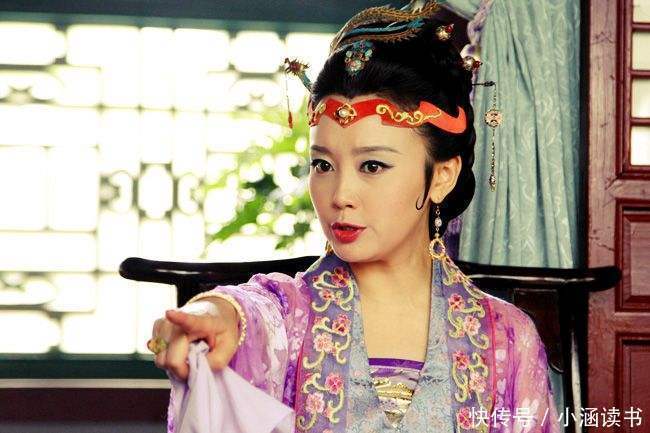 贾宝玉|王熙凤为何喜欢黛玉不喜欢宝钗她说的一句俏皮话,透露了答案