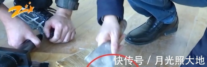 pstrong|男子花1万7买的地板,到货后却不敢铺,商家早就跟他说过的