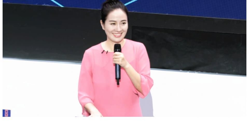 于莎莎向蔡少芬下跪，王琳给黄奕下跪，这综艺是在比赛还是宫斗？？